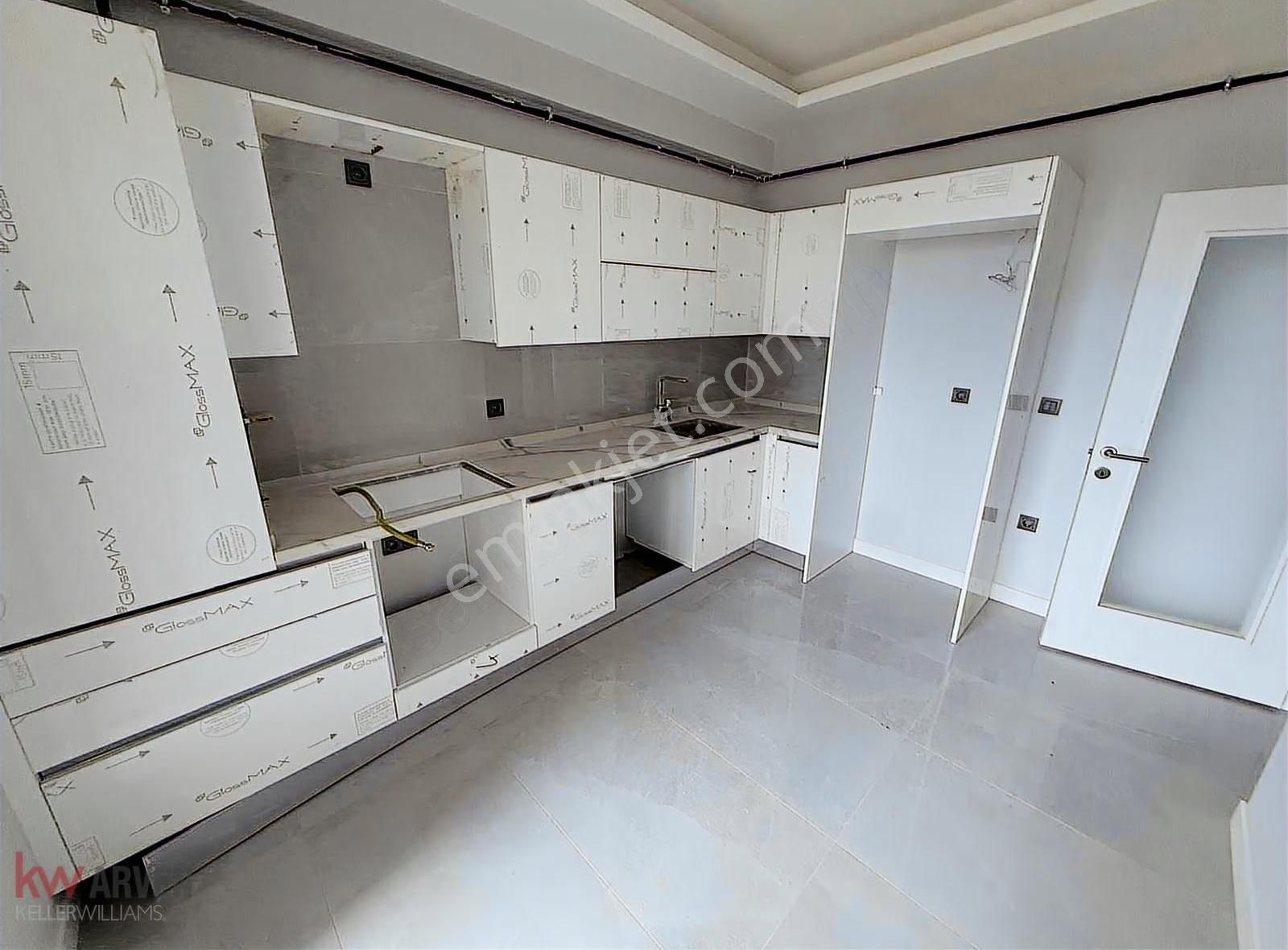 Mezire Başiskele'de Site İçinde Ebeveyn Banylu Satılık 2+1 Daire - Görsel 5