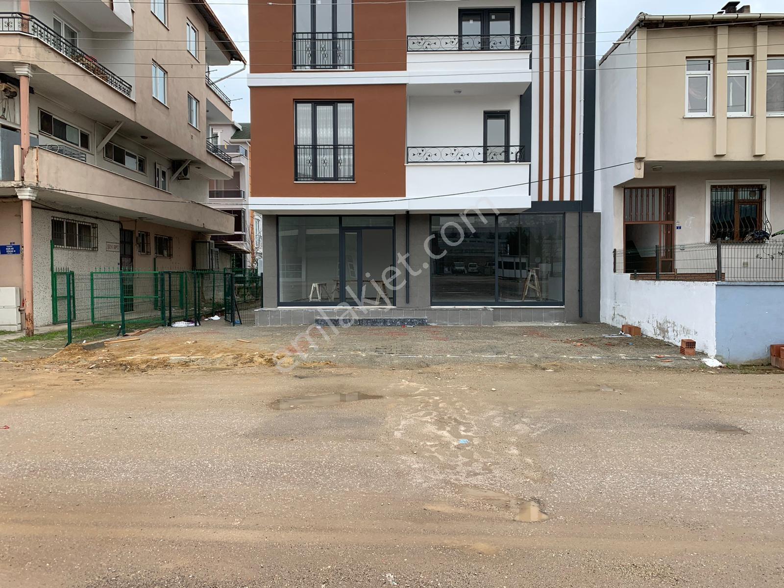 Kandıra Yolu Alt Tarafı Yenişehirde Hastane Yolunda 165m2 İşyeri