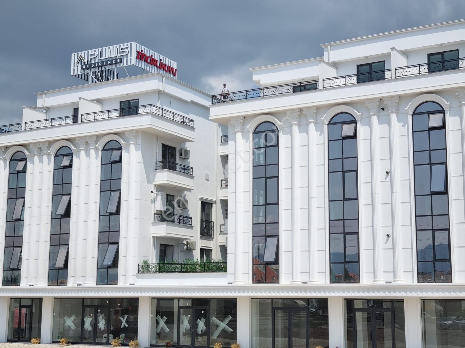 Özdilek Karşısında D-100'e Cephe Otoparklı 500m2 Kiracılı İşyeri