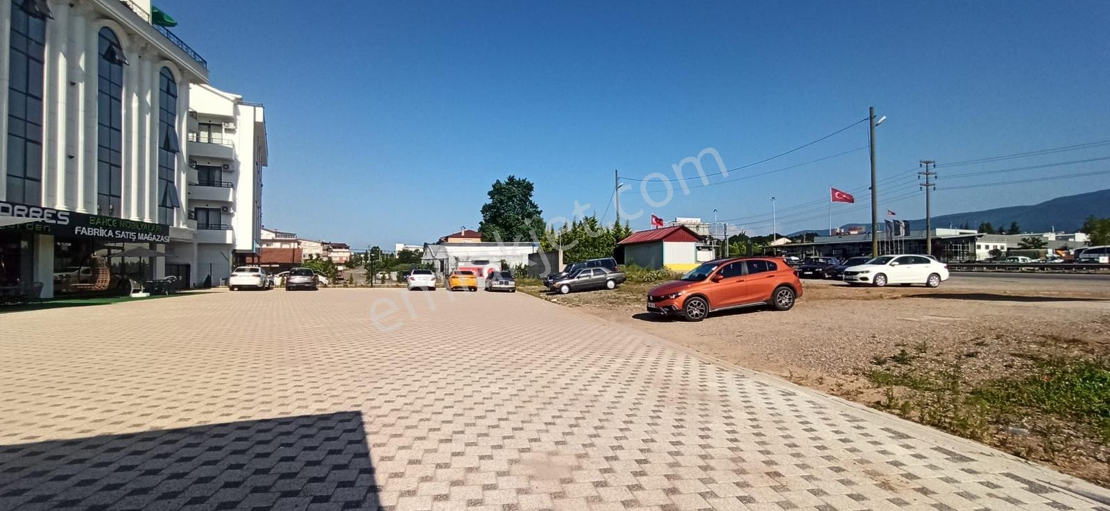 Özdilek Karşısında D-100'e Cephe Otoparklı 500m2 Kiracılı İşyeri - Görsel 2