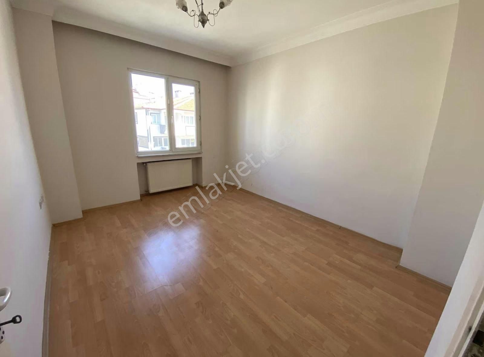 Emirbeyazıt Emek Caddesi Harika Konumda Kiralık 3+1 Daire - Görsel 14