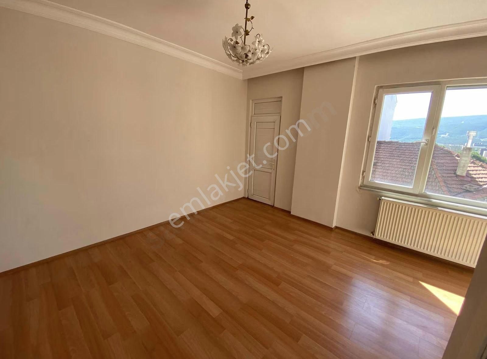 Emirbeyazıt Emek Caddesi Harika Konumda Kiralık 3+1 Daire - Görsel 11