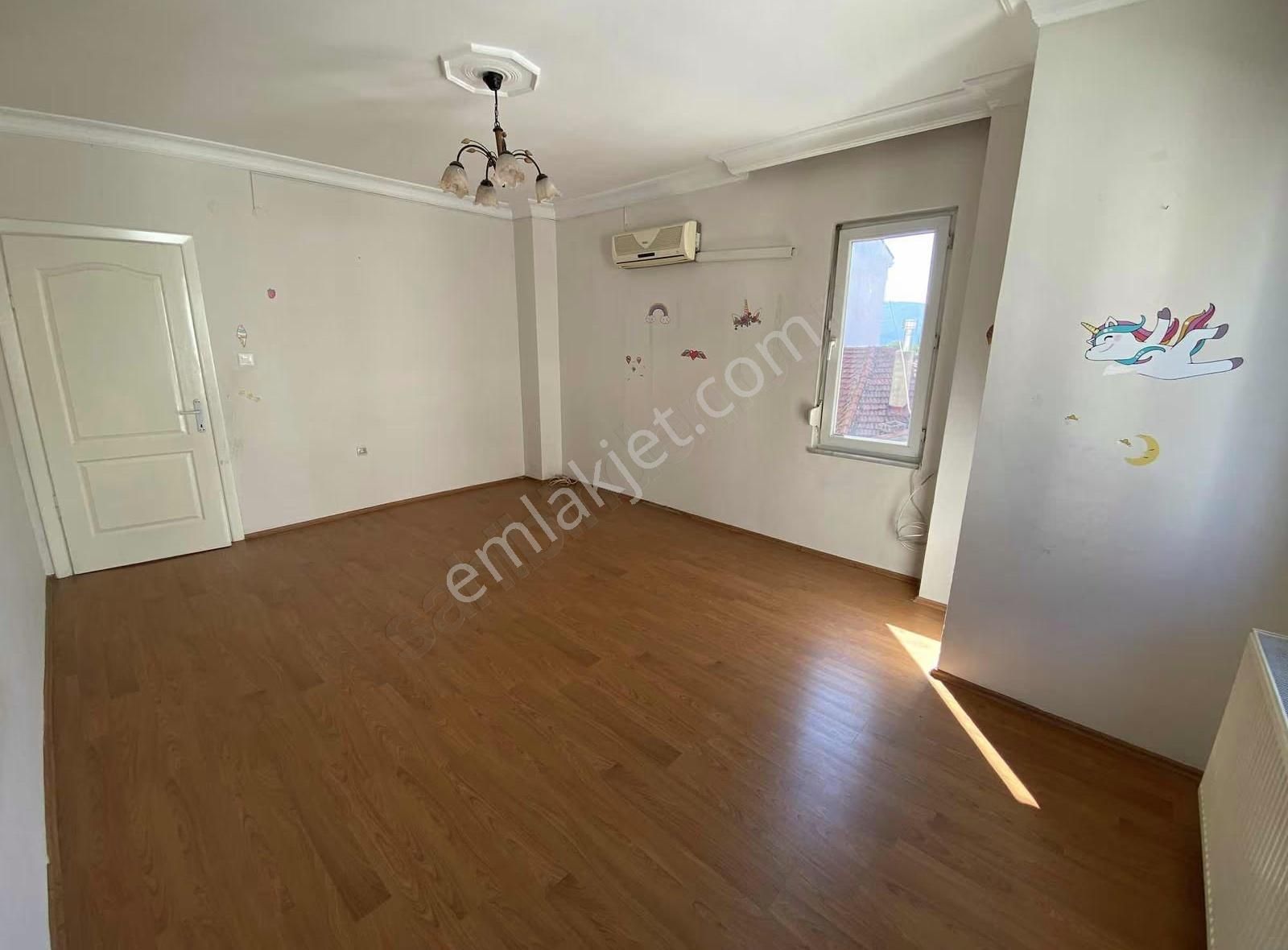 Emirbeyazıt Emek Caddesi Harika Konumda Kiralık 3+1 Daire - Görsel 2