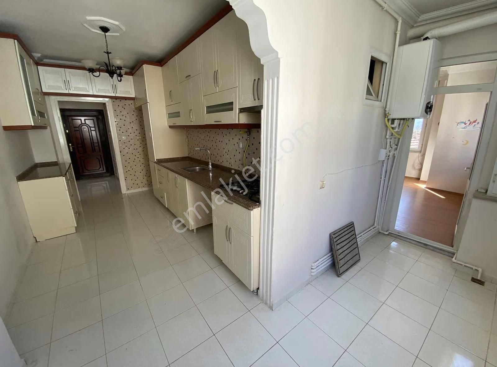 Emirbeyazıt Emek Caddesi Harika Konumda Kiralık 3+1 Daire - Görsel 15