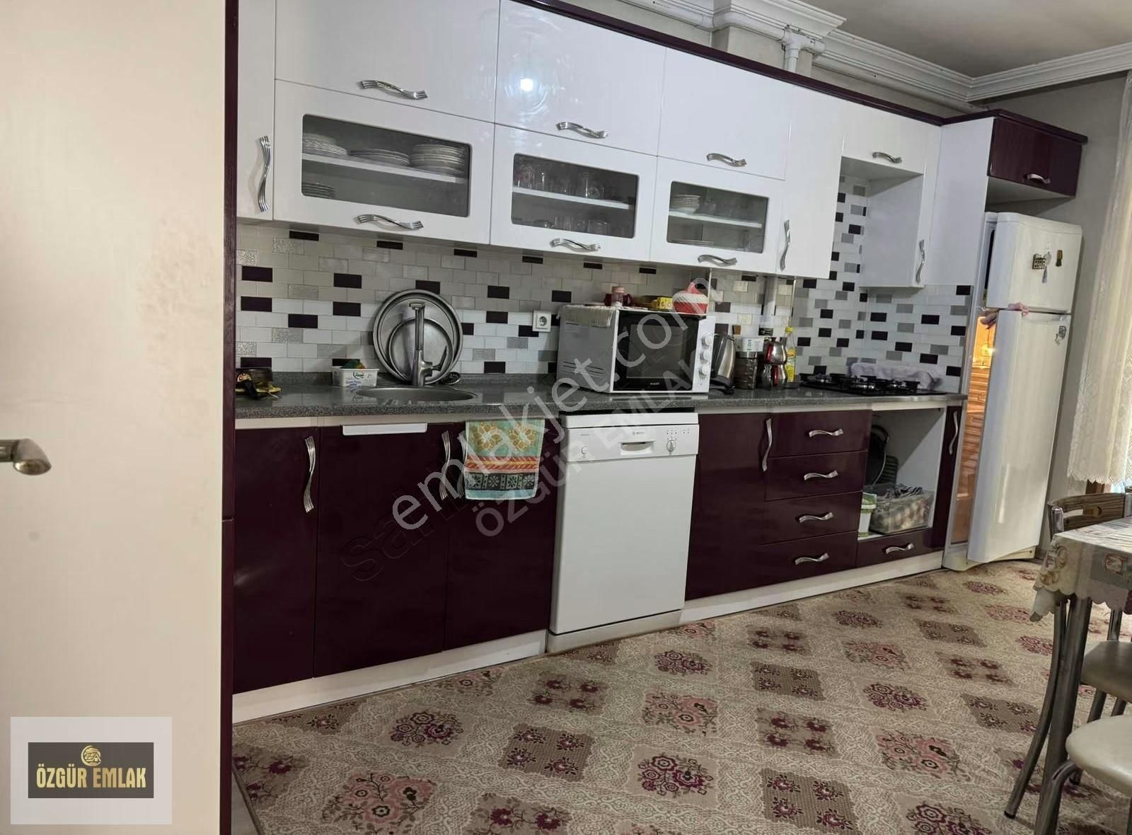 Özgür Emlaktan Merkezde 10 Yıllık 3+1 Daire - Görsel 2