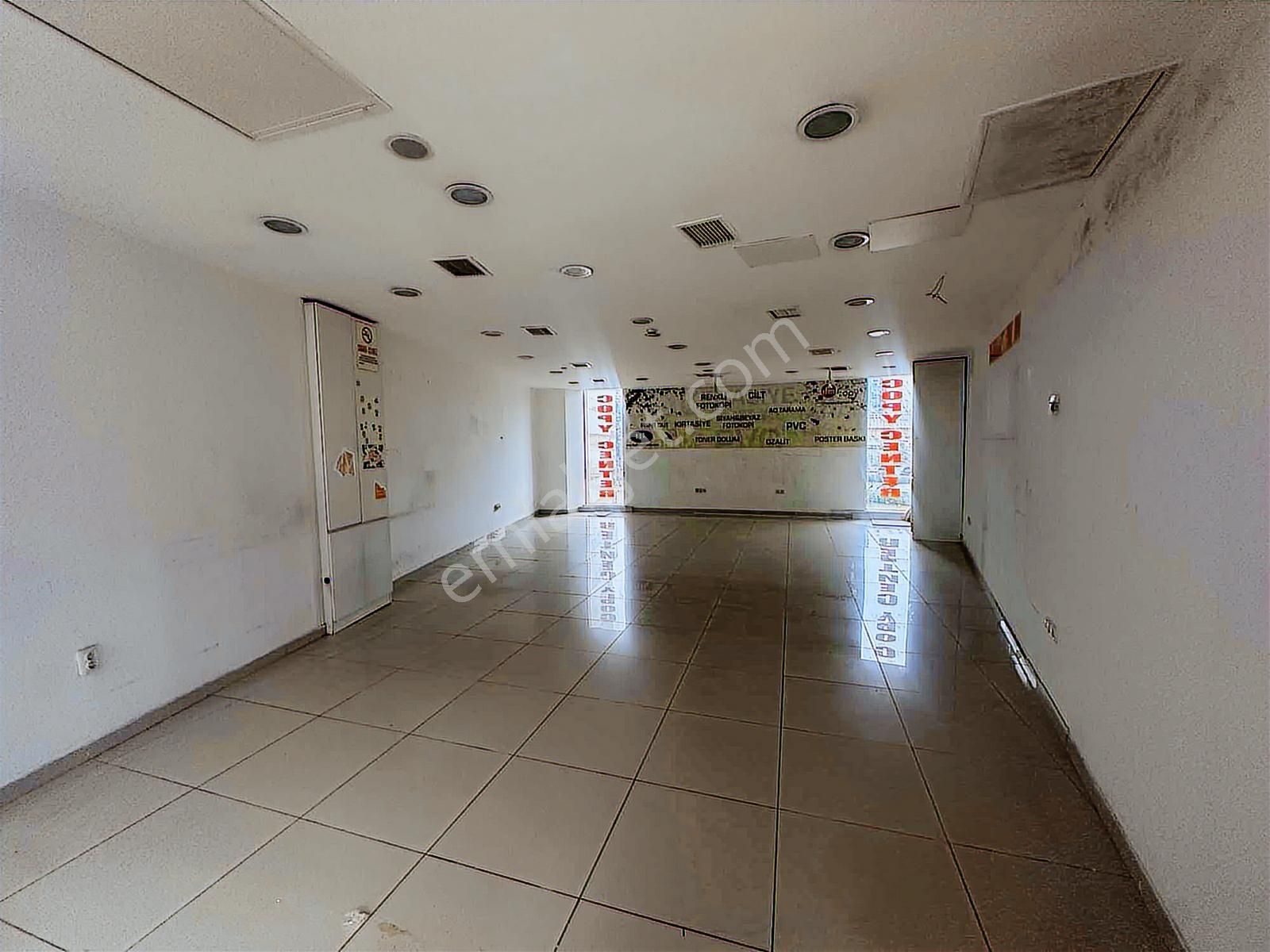 Remax Select-dünya Ticaret Merkezi- Giriş Kat Ofis-büro