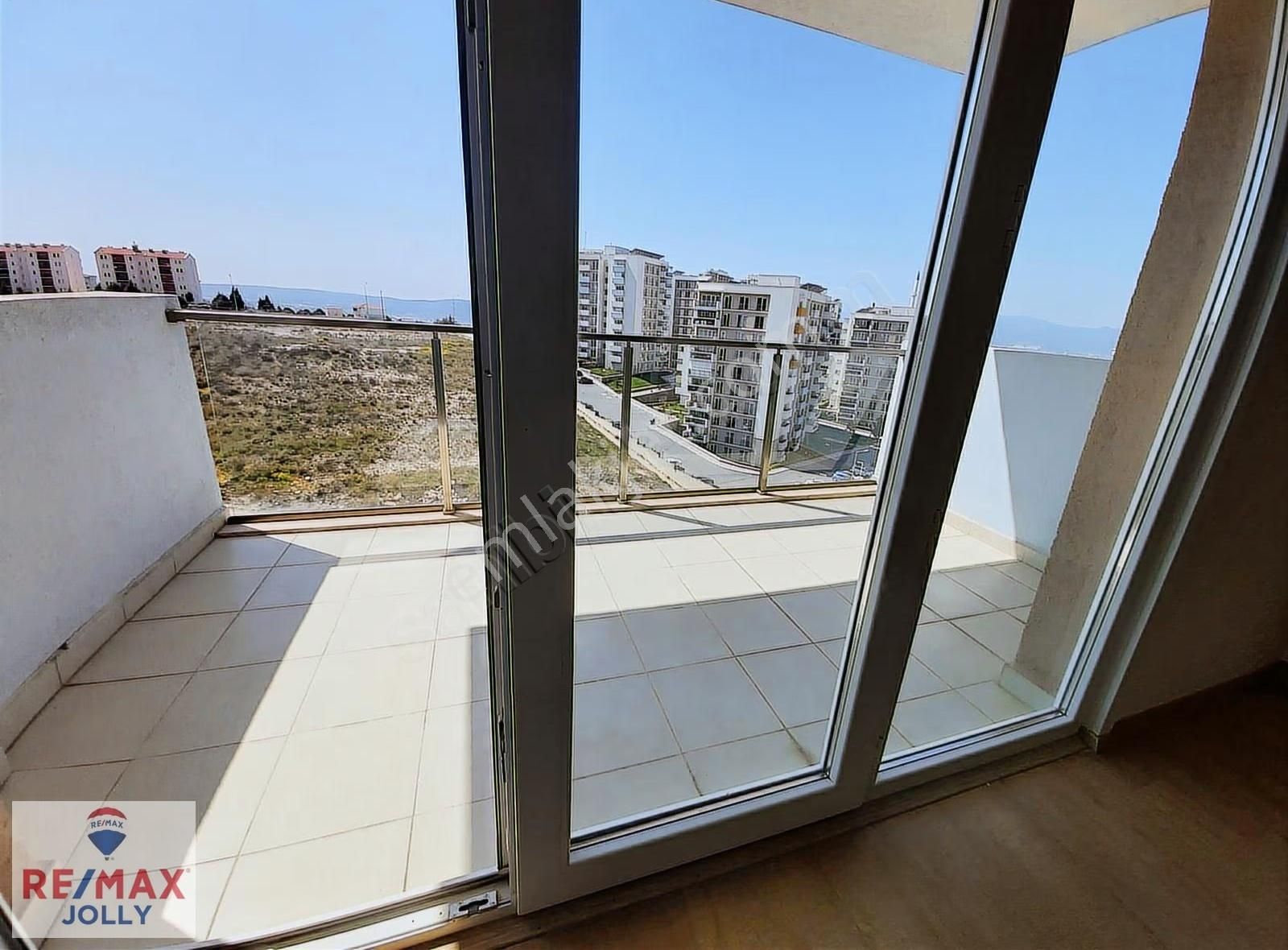Oyak Buca 2.etap Kiralık 1+1 Daire Serdar Yakın Remax Jolly
