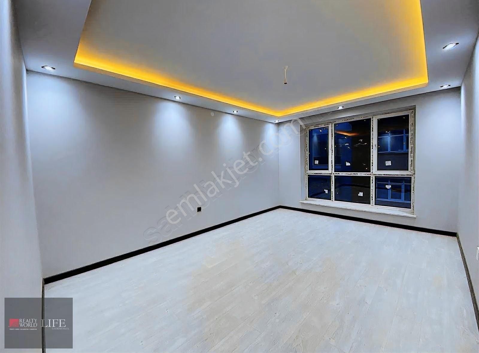 Rw Lıfe// Çamlıca Mh Tombakzade Cd Yakını Satılık 2+1 Daire