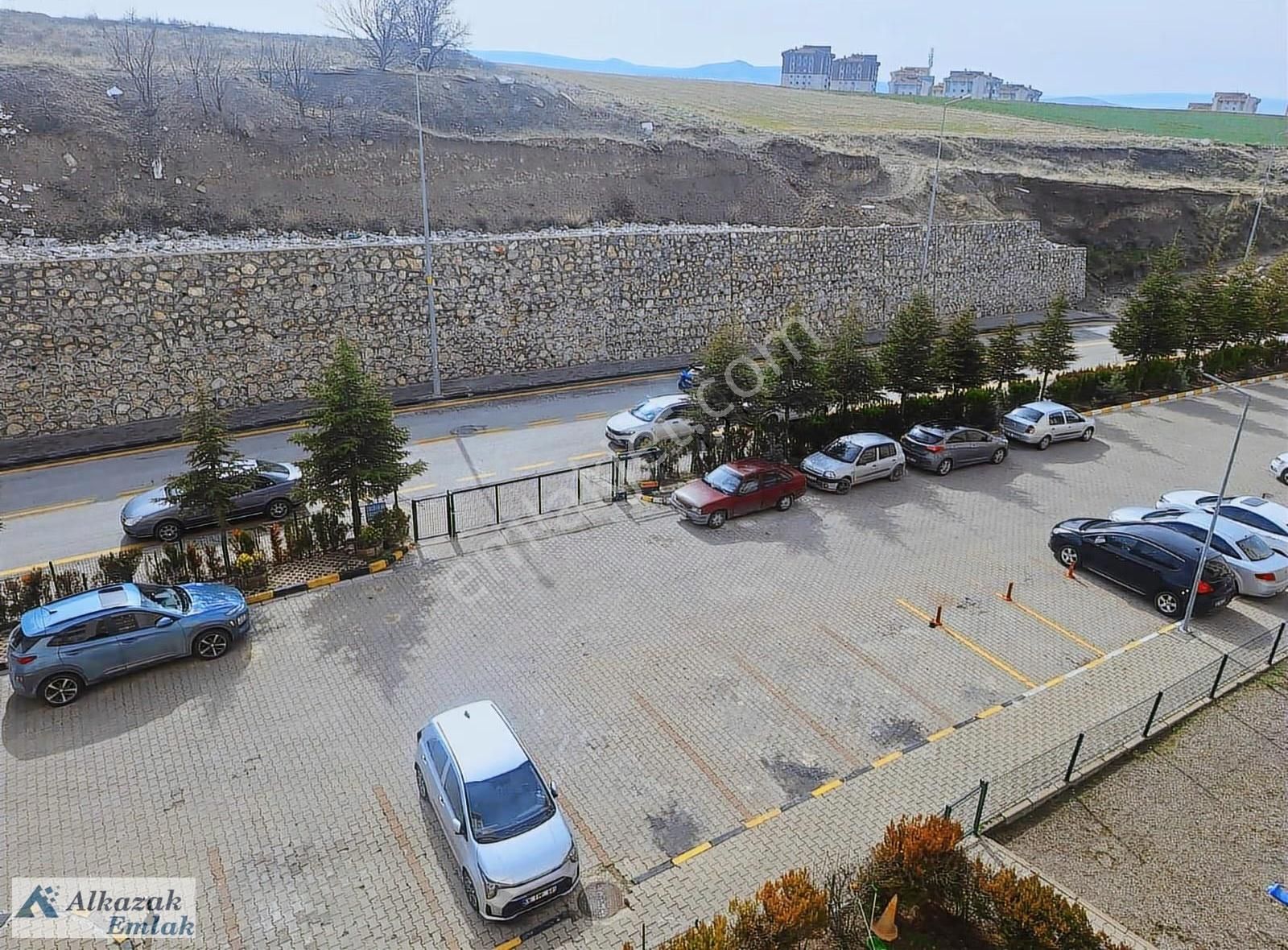 Toki Turkuazda Yapılı,güney Batı Cephe, 2+1 Satılık - Görsel 2