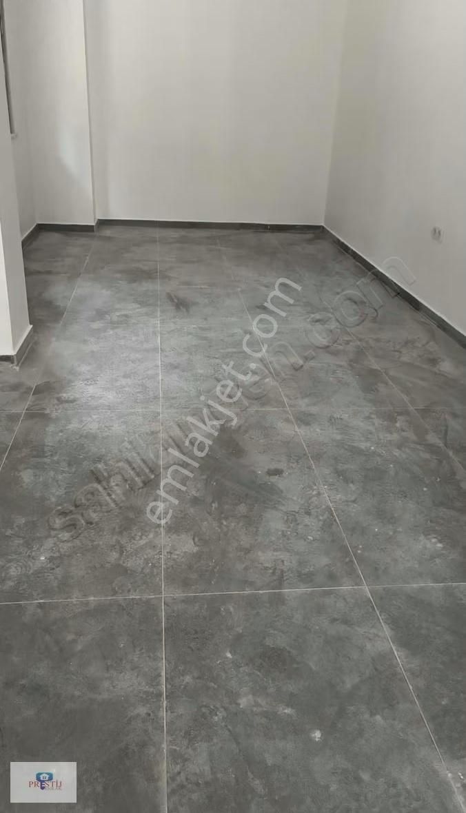 Elalmış Cad Sevği Sokakta Yeni İskanlı Binada Düz Giriş Dükkan - Görsel 17