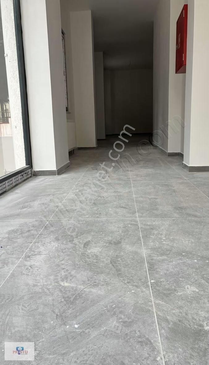 Elalmış Cad Sevği Sokakta Yeni İskanlı Binada Düz Giriş Dükkan - Görsel 14