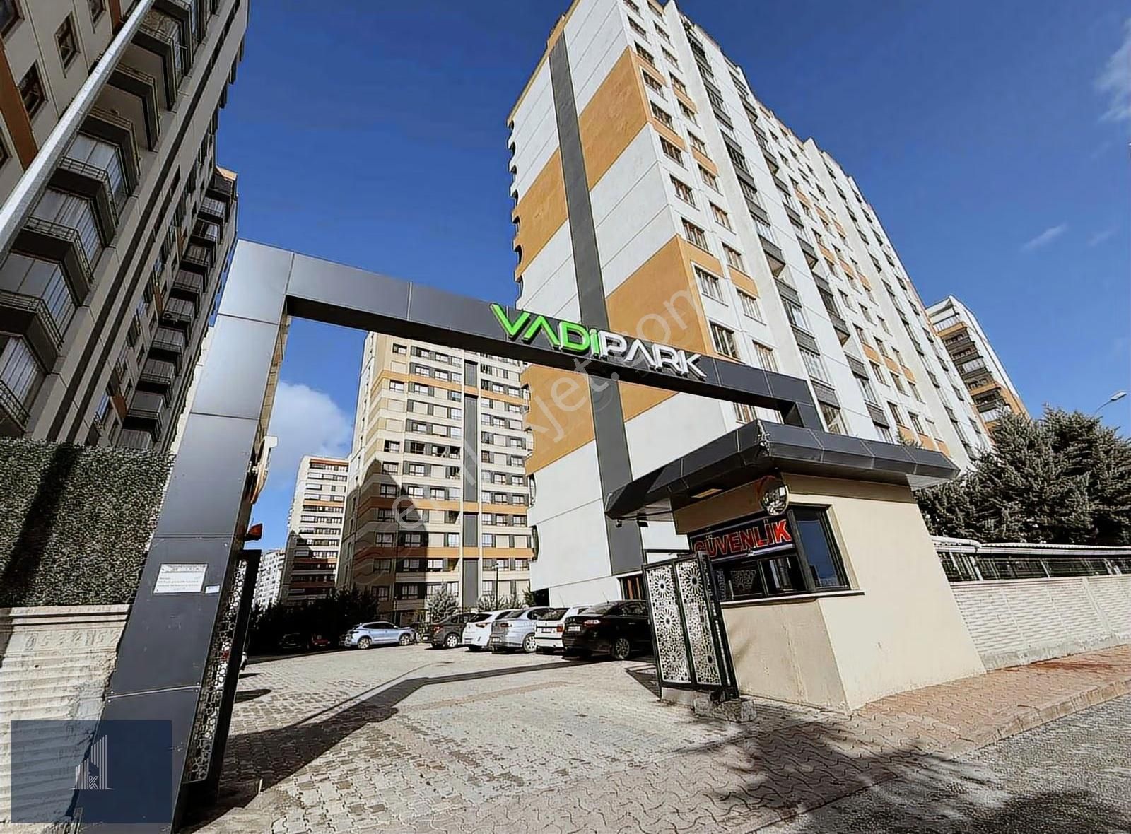 Kadir Dikici'den Beyşehir Caddesinde Site İçi Kiralık 2+1 Daire