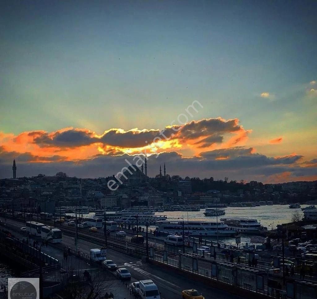 Erkutun'dan, Ofis / Konut. Karaköy Meydanı'nın İmza Binasında Muhteşem Manzaralı Kiralık Loft Daire - Görsel 33