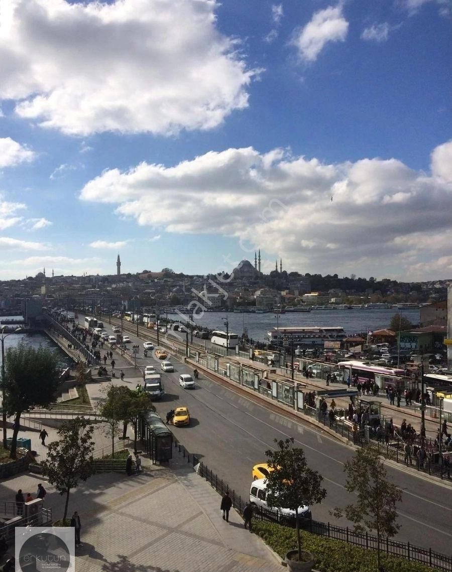 Erkutun'dan, Ofis / Konut. Karaköy Meydanı'nın İmza Binasında Muhteşem Manzaralı Kiralık Loft Daire - Görsel 3