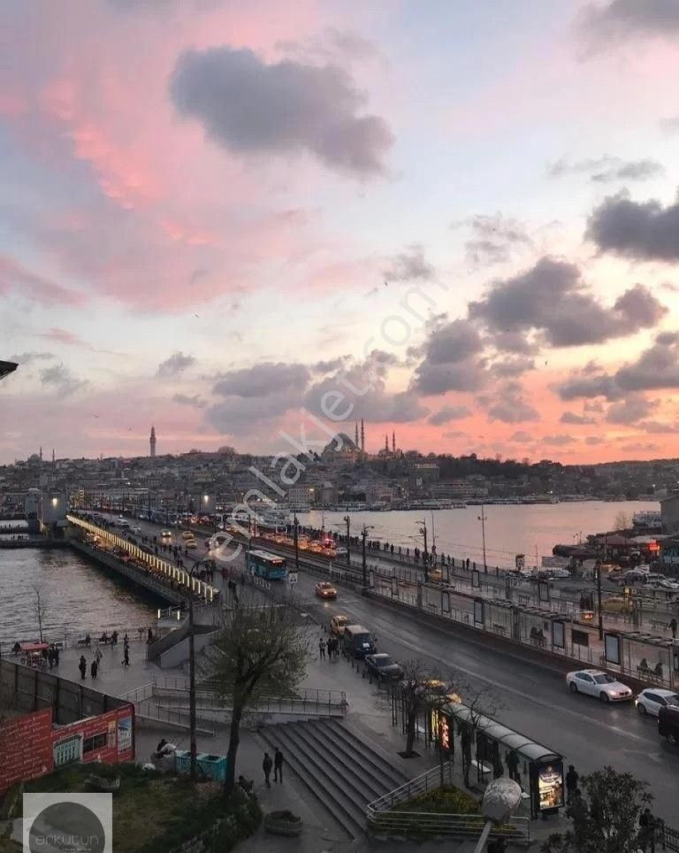 Erkutun'dan, Ofis / Konut. Karaköy Meydanı'nın İmza Binasında Muhteşem Manzaralı Kiralık Loft Daire - Görsel 31