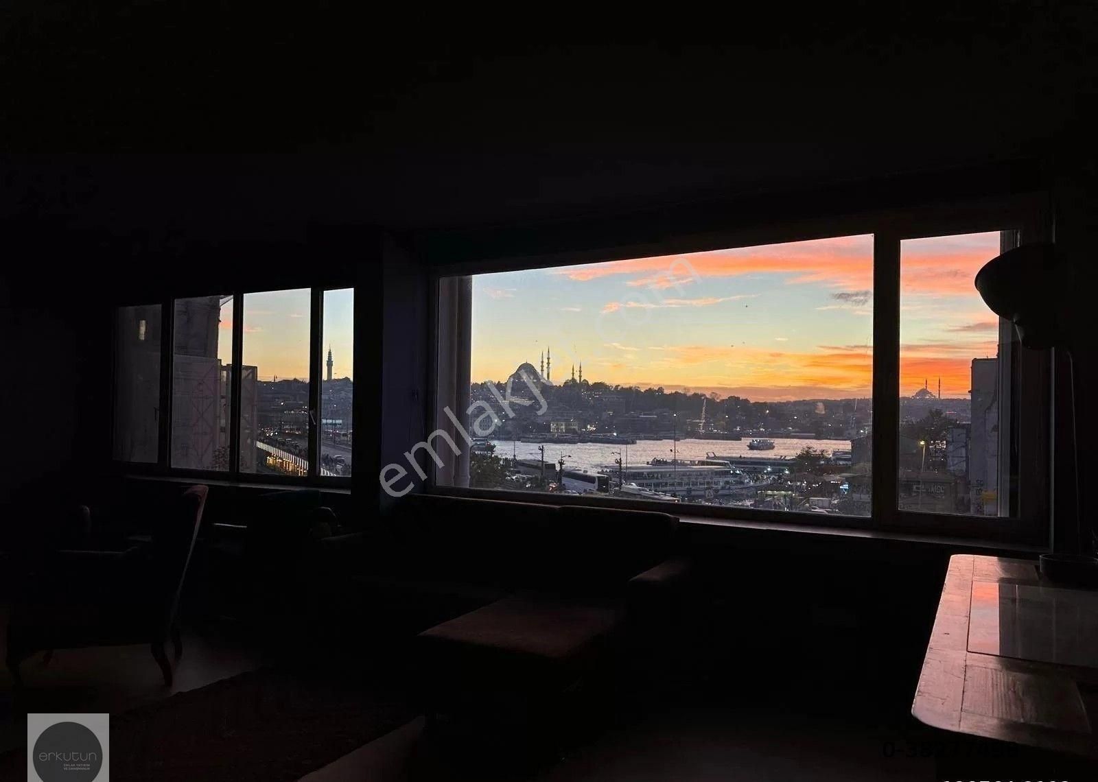 Erkutun'dan, Ofis / Konut. Karaköy Meydanı'nın İmza Binasında Muhteşem Manzaralı Kiralık Loft Daire - Görsel 23