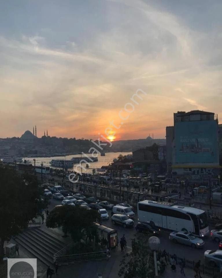 Erkutun'dan, Ofis / Konut. Karaköy Meydanı'nın İmza Binasında Muhteşem Manzaralı Kiralık Loft Daire - Görsel 10