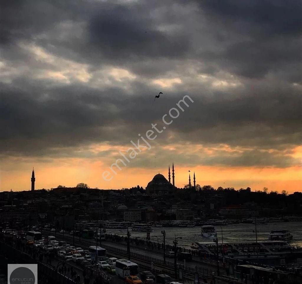 Erkutun'dan, Ofis / Konut. Karaköy Meydanı'nın İmza Binasında Muhteşem Manzaralı Kiralık Loft Daire - Görsel 21