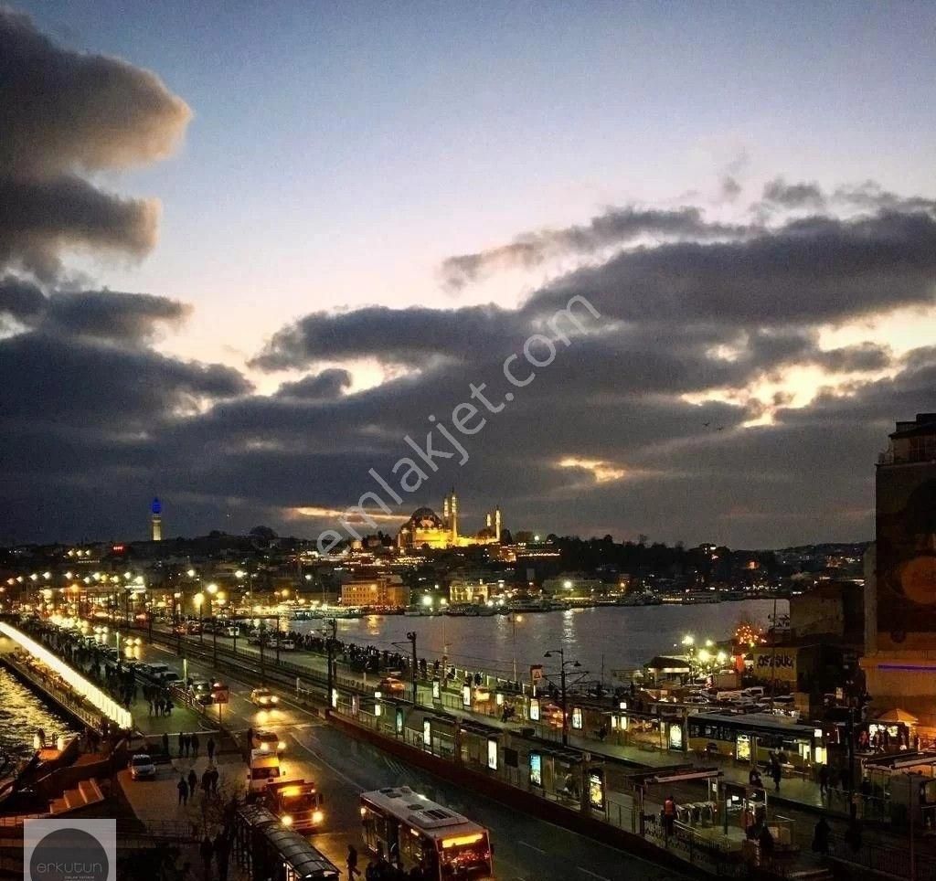 Erkutun'dan, Ofis / Konut. Karaköy Meydanı'nın İmza Binasında Muhteşem Manzaralı Kiralık Loft Daire - Görsel 28