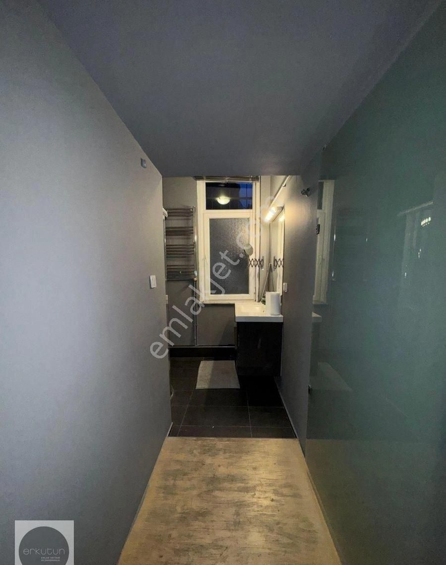 Erkutun'dan, Ofis / Konut. Karaköy Meydanı'nın İmza Binasında Muhteşem Manzaralı Kiralık Loft Daire - Görsel 18