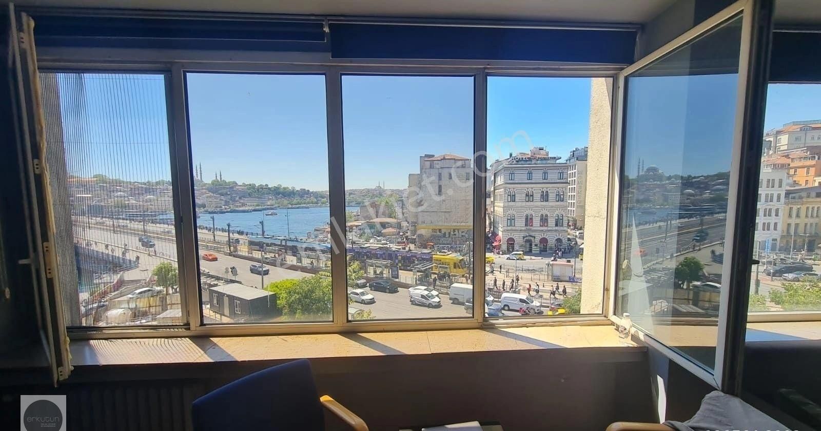 Erkutun'dan, Ofis / Konut. Karaköy Meydanı'nın İmza Binasında Muhteşem Manzaralı Kiralık Loft Daire - Görsel 16