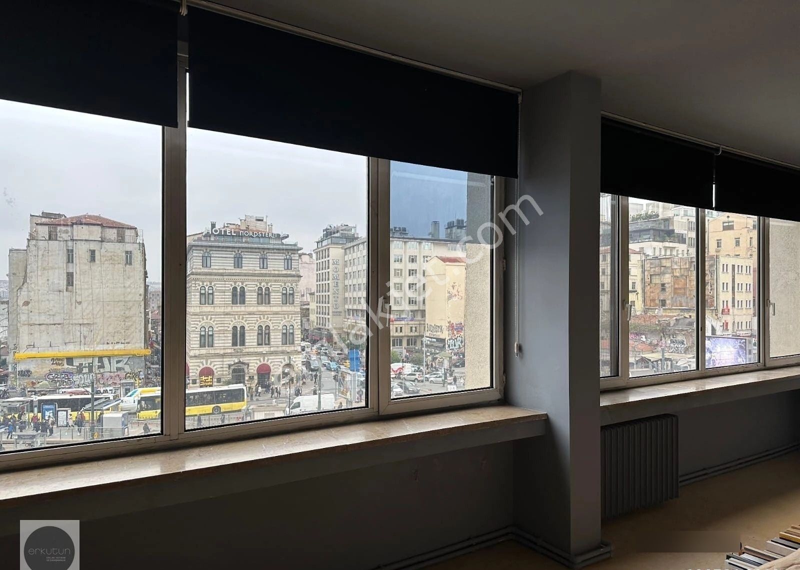 Erkutun'dan, Ofis / Konut. Karaköy Meydanı'nın İmza Binasında Muhteşem Manzaralı Kiralık Loft Daire - Görsel 2