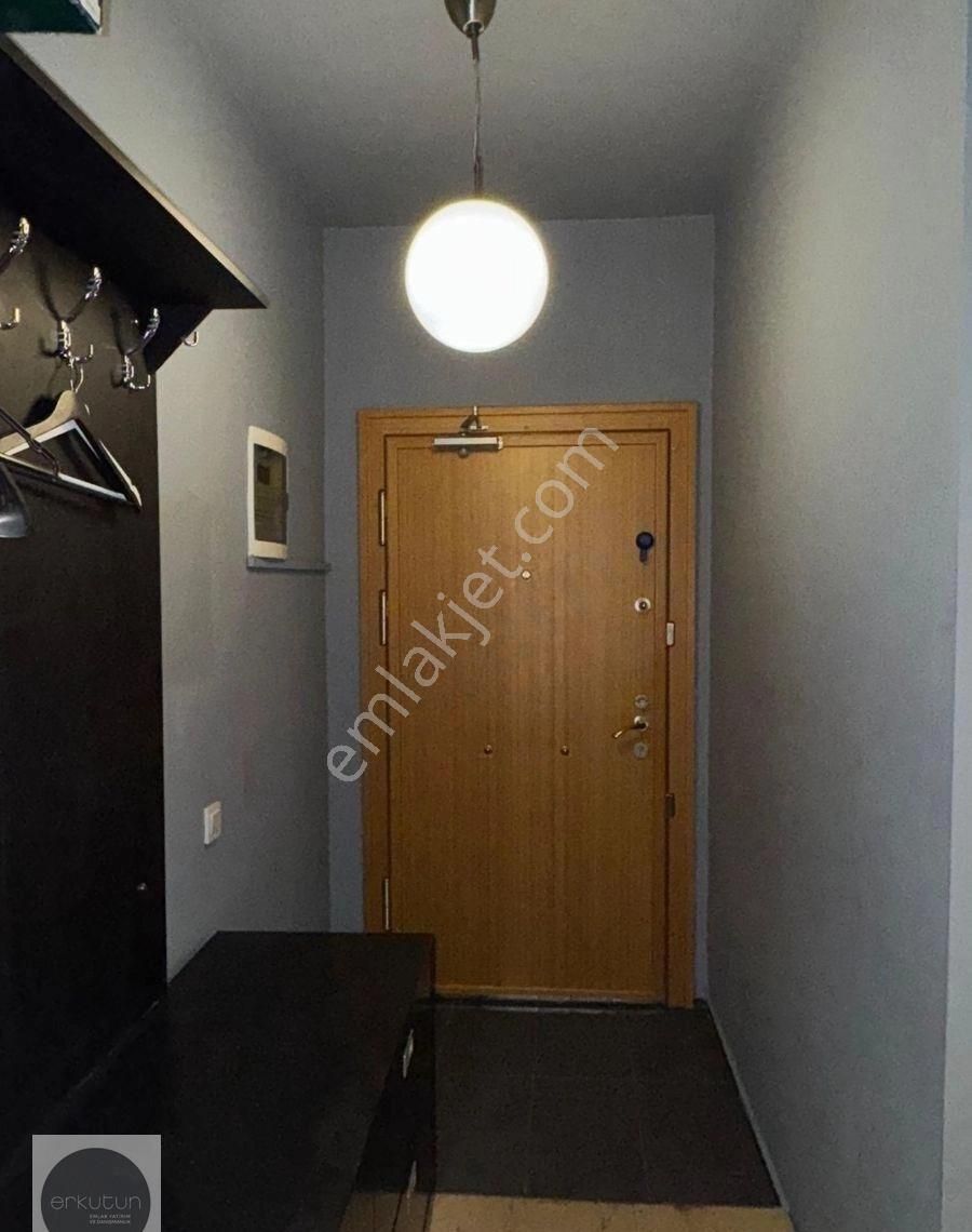 Erkutun'dan, Ofis / Konut. Karaköy Meydanı'nın İmza Binasında Muhteşem Manzaralı Kiralık Loft Daire - Görsel 12