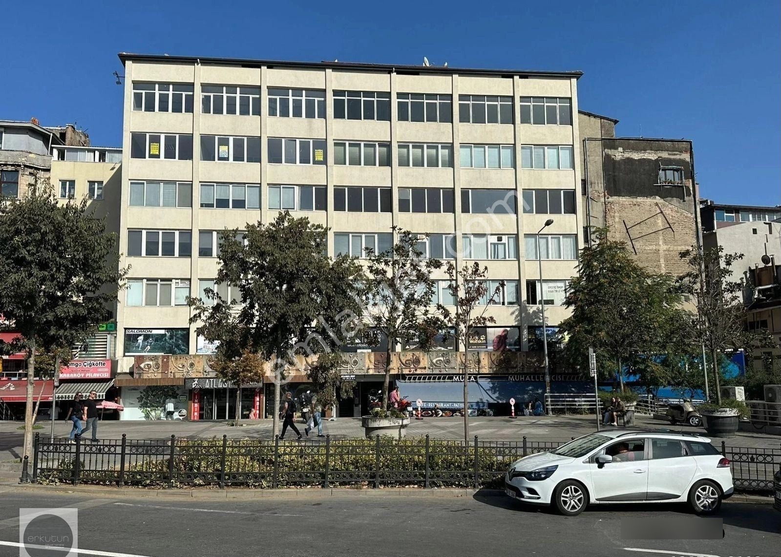 Erkutun'dan, Ofis / Konut. Karaköy Meydanı'nın İmza Binasında Muhteşem Manzaralı Kiralık Loft Daire - Görsel 25