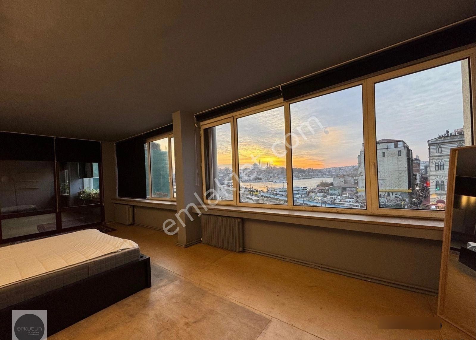 Erkutun'dan, Ofis / Konut. Karaköy Meydanı'nın İmza Binasında Muhteşem Manzaralı Kiralık Loft Daire - Görsel 26