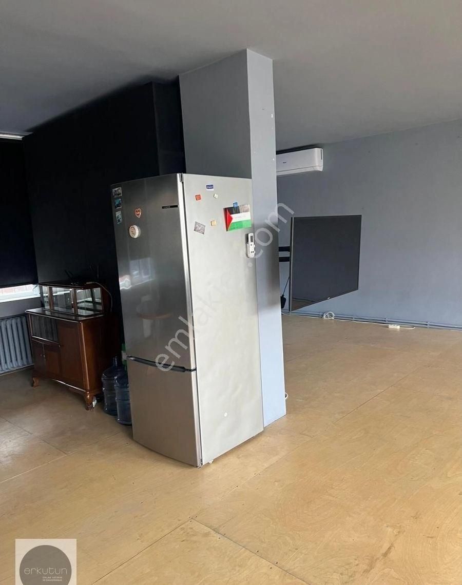 Erkutun'dan, Ofis / Konut. Karaköy Meydanı'nın İmza Binasında Muhteşem Manzaralı Kiralık Loft Daire - Görsel 8