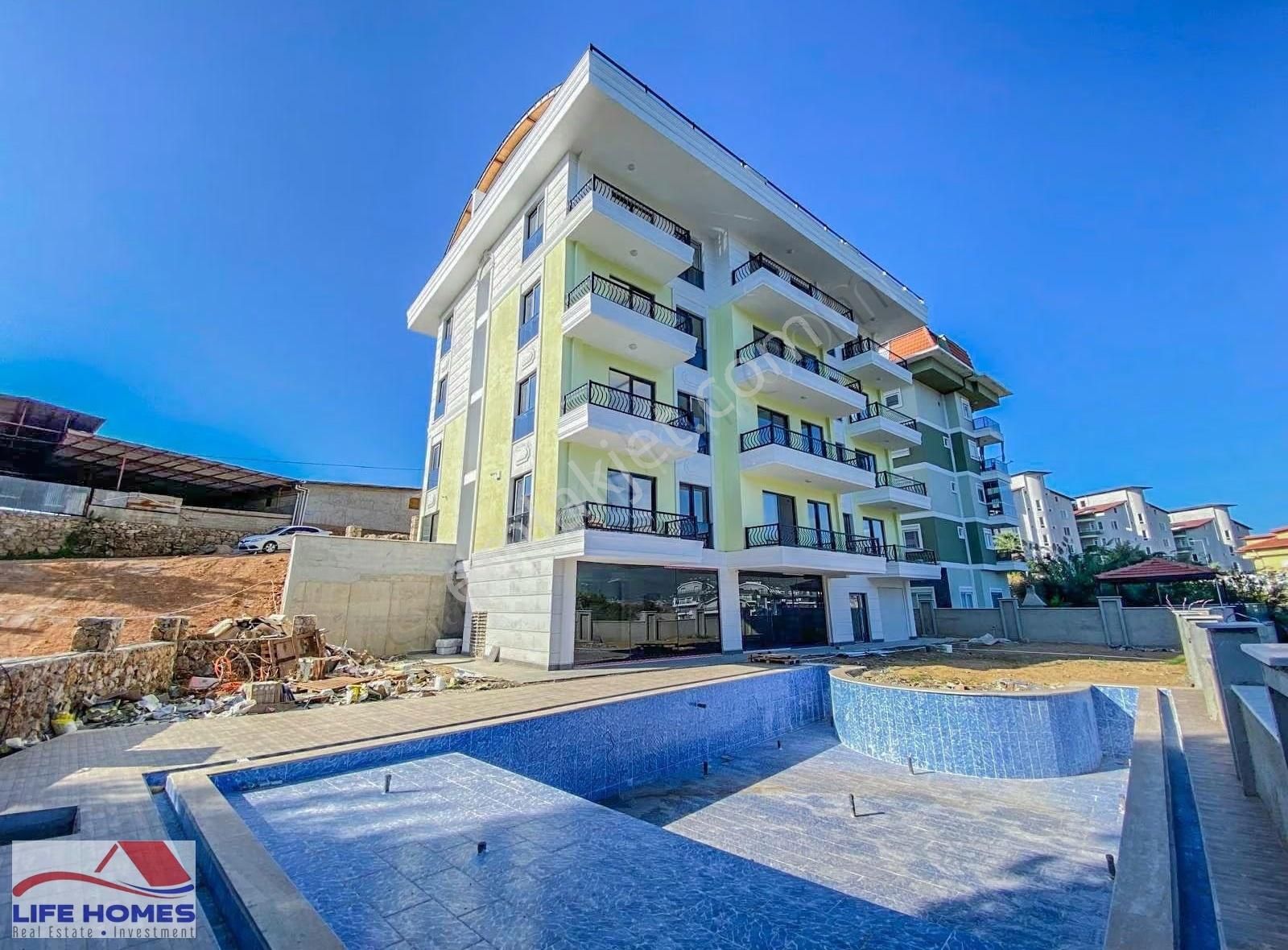 Alanya Oba'da Satılık 1+1 Havuz Manzaralı Daire