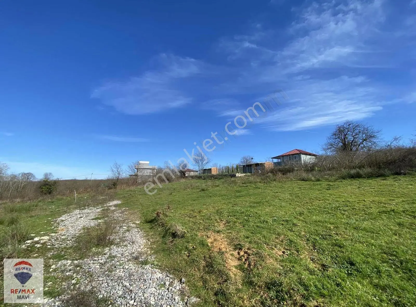 Remax Mavi'den Kaynarca Arifağa'da Satılık Villa İmarlı Arsa