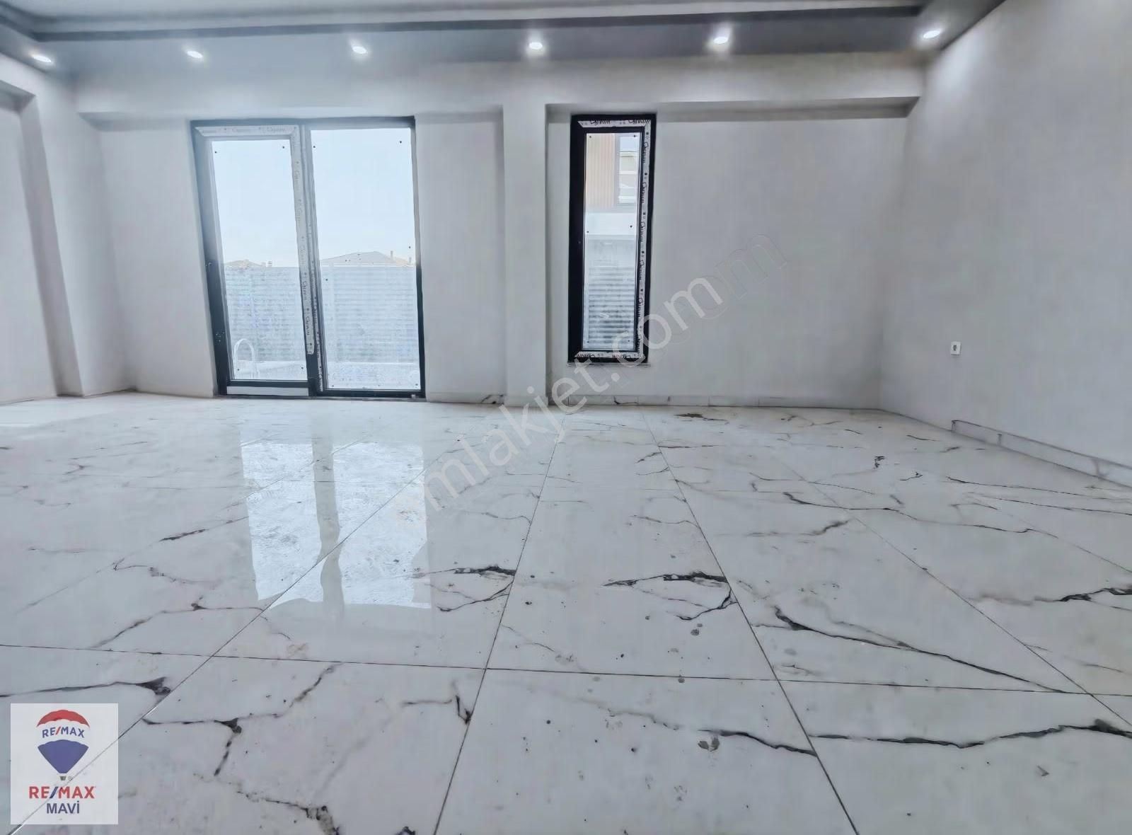 Karasu'da Havuzlu Ebeveyn Banyolu Geniş Bahçe Kullanımlı Villa - Görsel 16