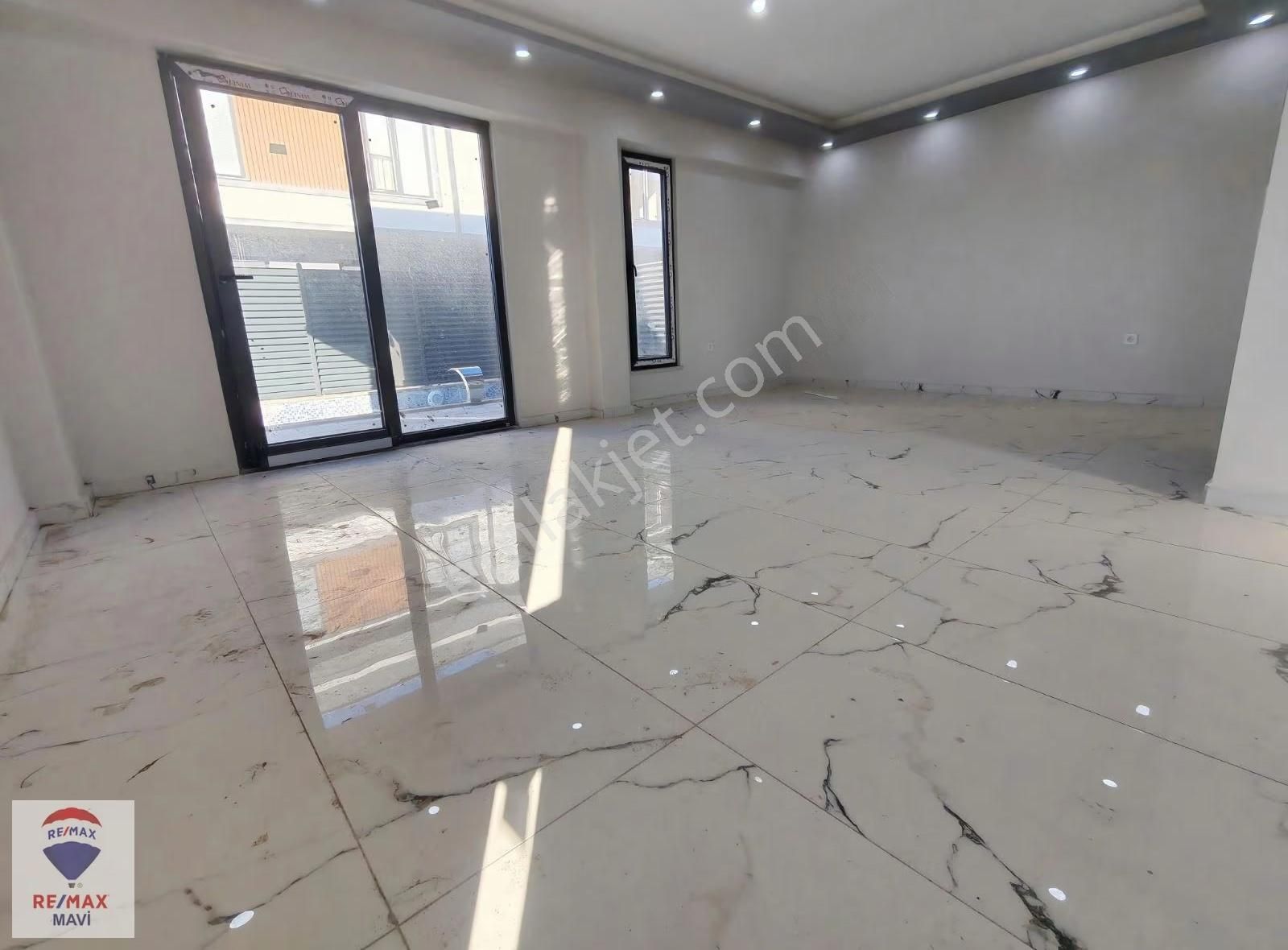 Karasu'da Havuzlu Ebeveyn Banyolu Geniş Bahçe Kullanımlı Villa - Görsel 12