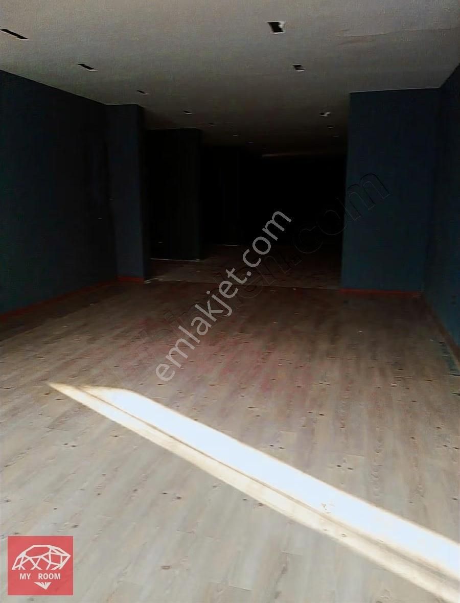 Ümraniye Tepeüstü Mahallesinde 400 M2 Kiralık İş Yeri
