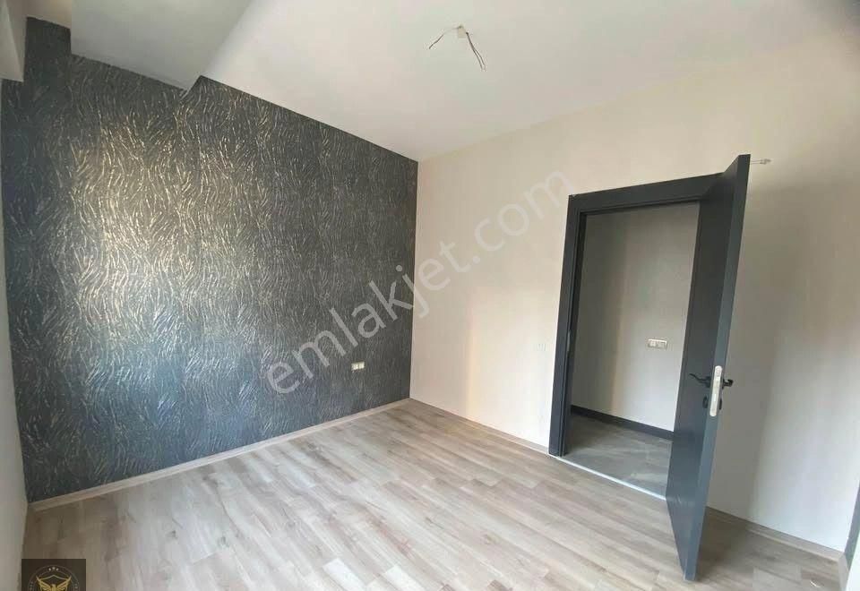 Beylıkdüzü Cumhuriyet Mah Ebeveyn Banyolu Arakat 2+1 Dairemiz