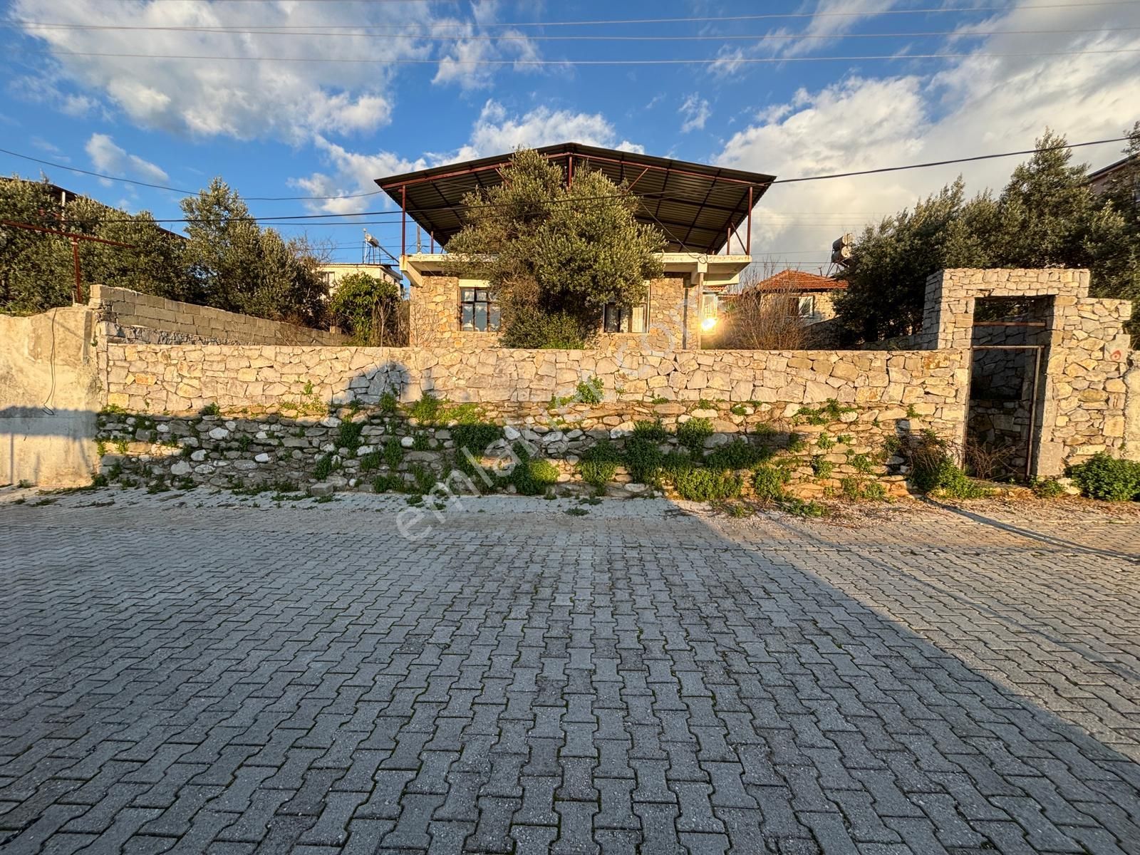 Goldhouse Dan Satılık Doğa İçersinde 326m2 Arsa İçinde Müstakil Taş Villa