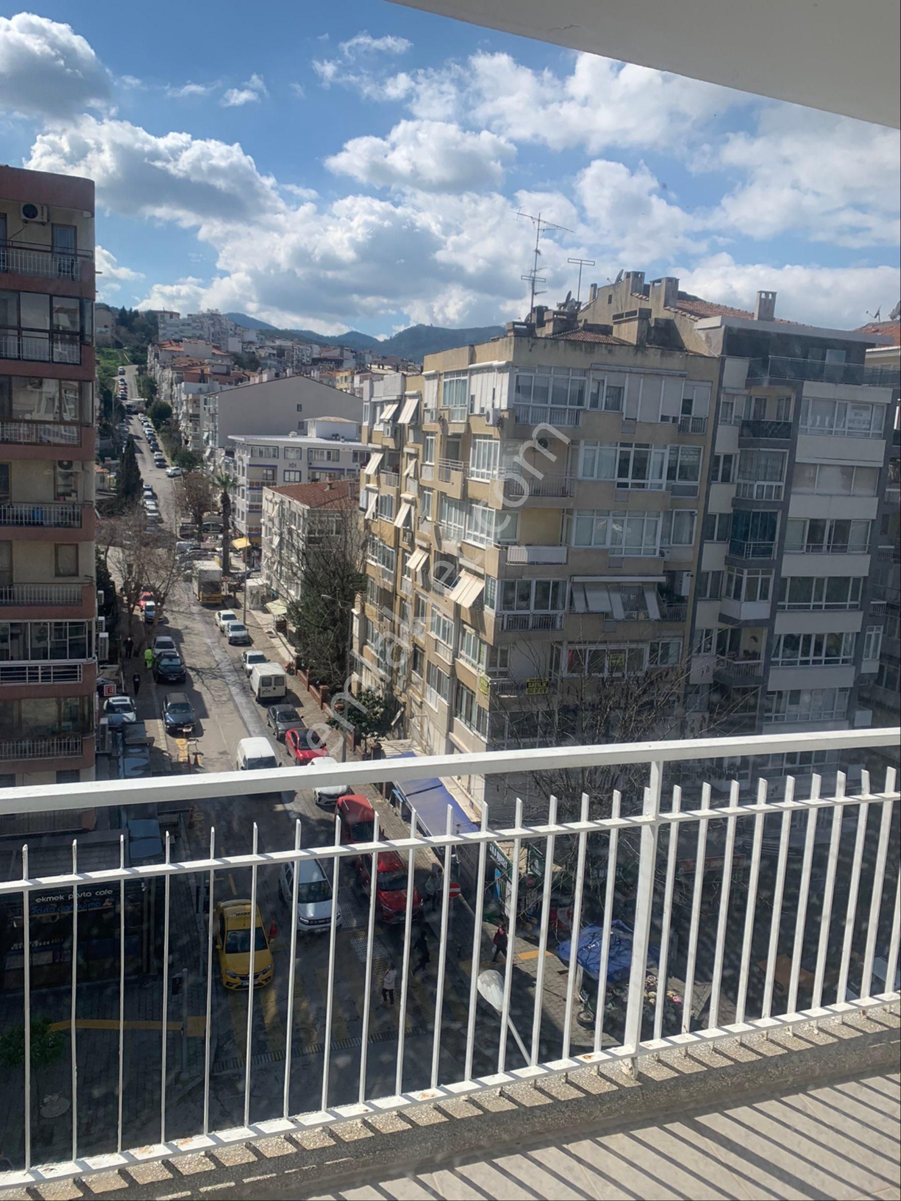 İnönü Caddesi Göztepe Stadı Cepheli Deniz Manzaralı 3+1 Satılık Daire - Görsel 13