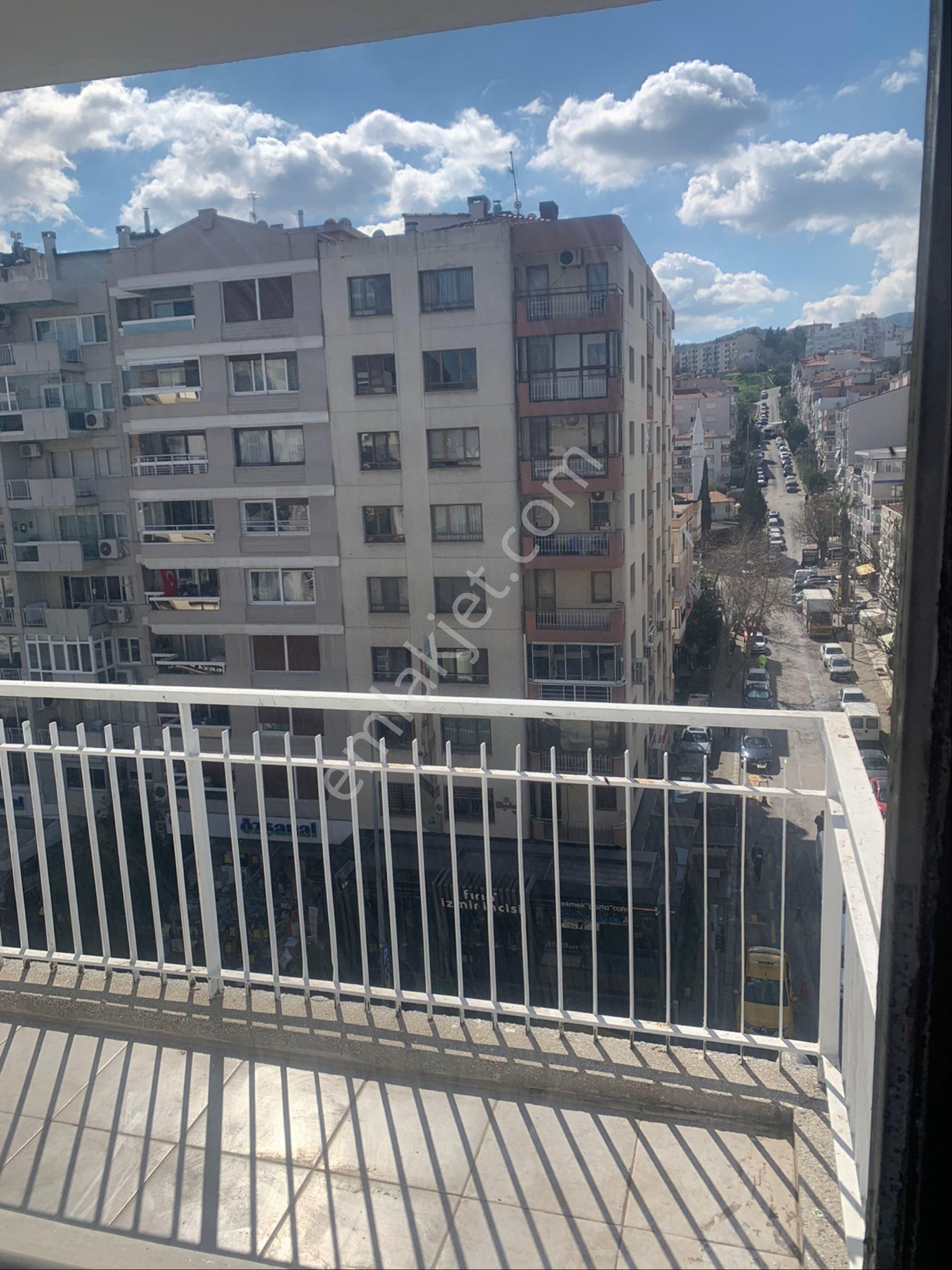İnönü Caddesi Göztepe Stadı Cepheli Deniz Manzaralı 3+1 Satılık Daire - Görsel 10
