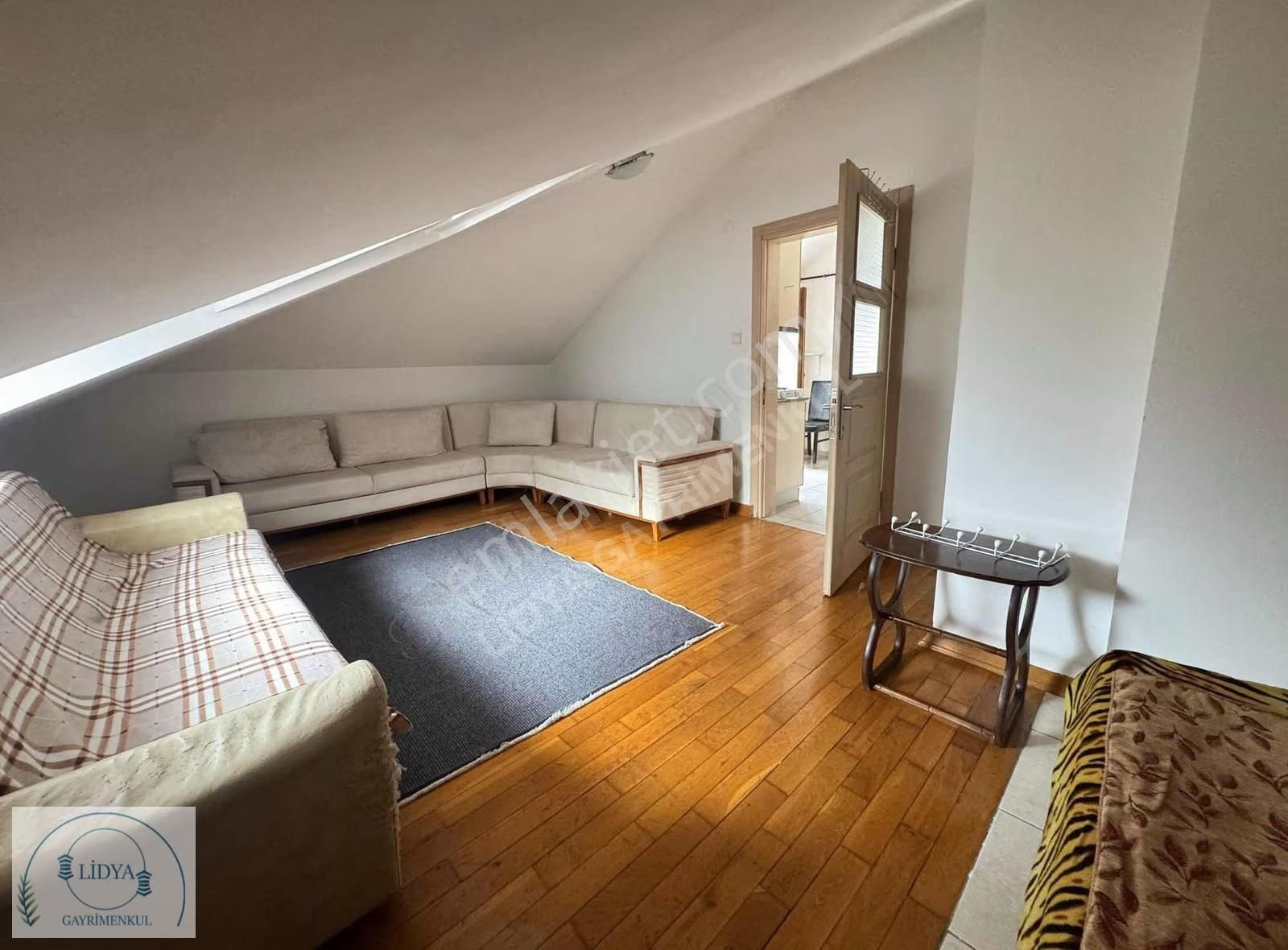 Fındıklı Mh. Aile Binasında Çok Geniş Teraslı Kısmi Eşyalı 1+1