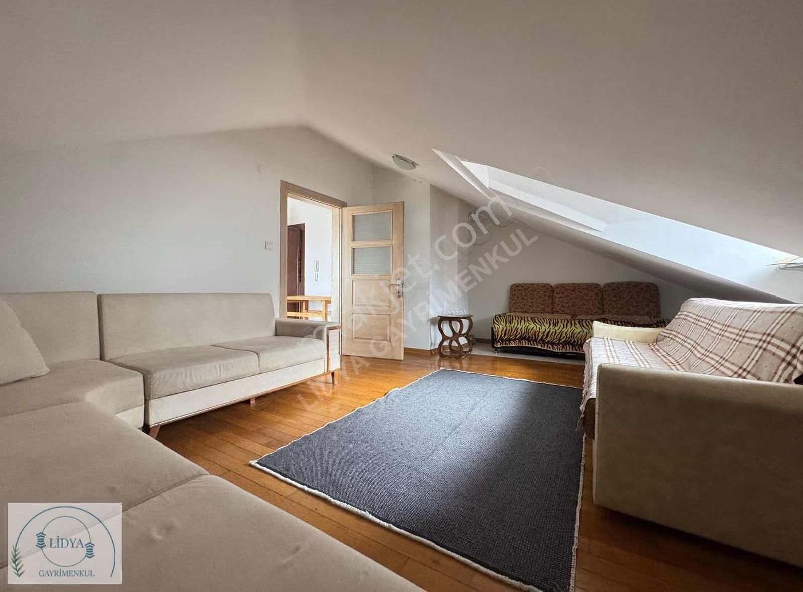 Fındıklı Mh. Aile Binasında Çok Geniş Teraslı Kısmi Eşyalı 1+1 - Görsel 2