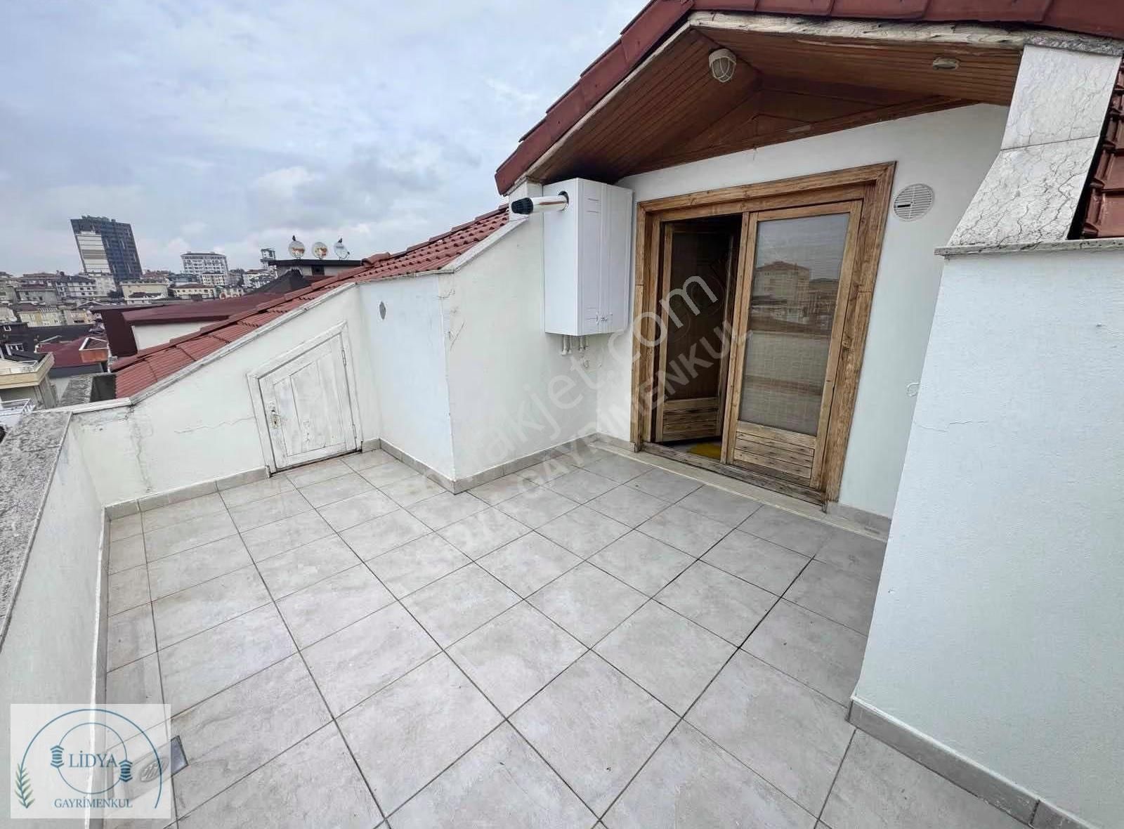 Fındıklı Mh. Aile Binasında Çok Geniş Teraslı Kısmi Eşyalı 1+1 - Görsel 8