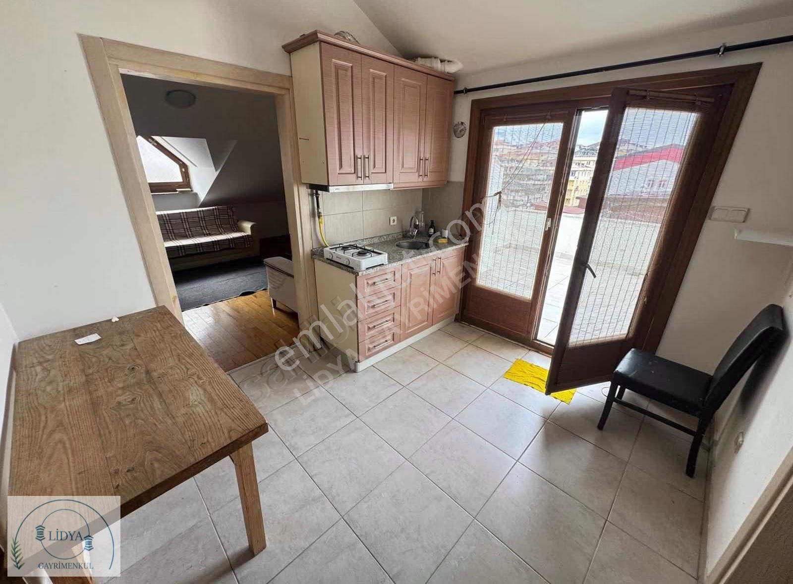 Fındıklı Mh. Aile Binasında Çok Geniş Teraslı Kısmi Eşyalı 1+1 - Görsel 6