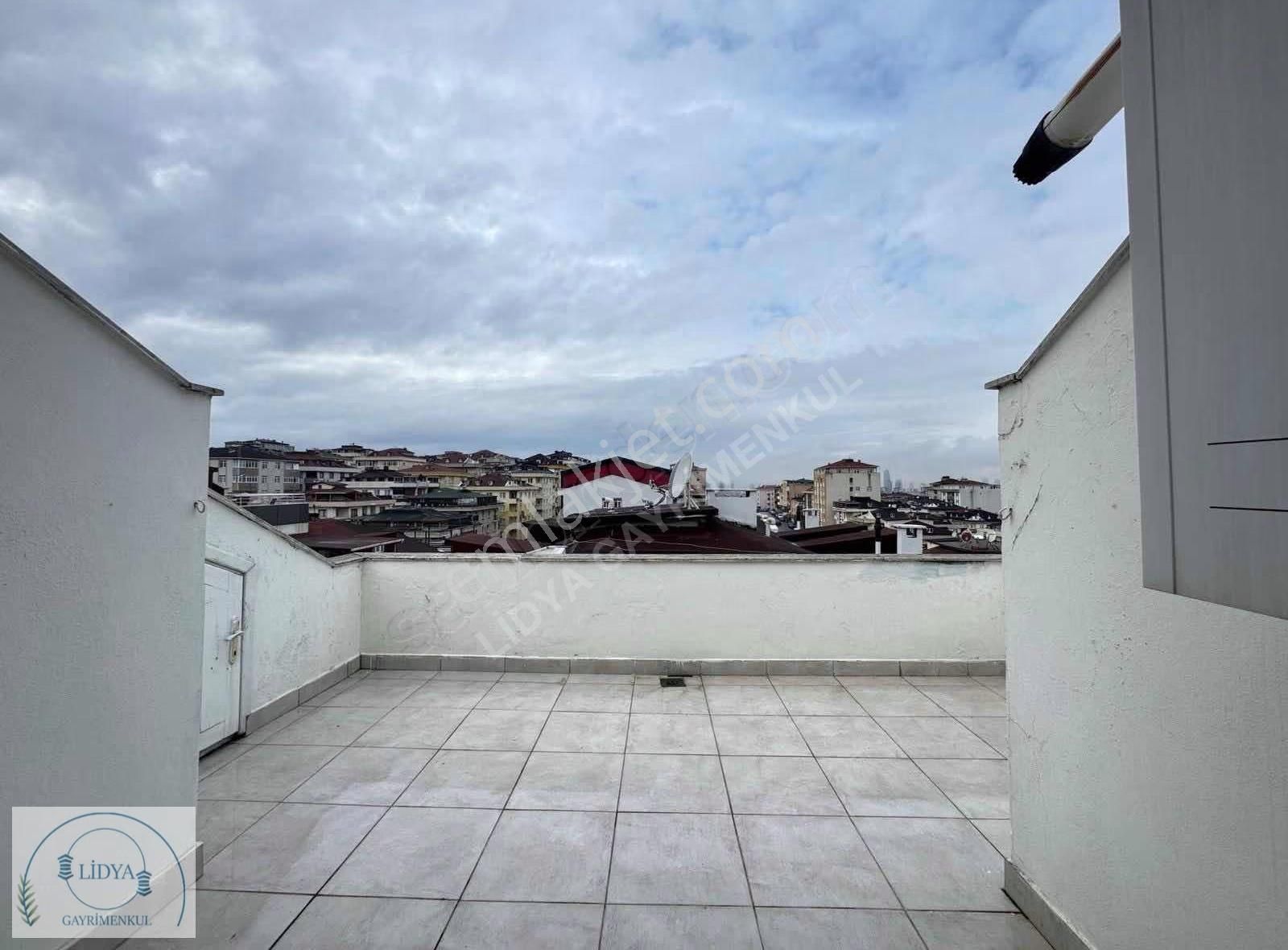 Fındıklı Mh. Aile Binasında Çok Geniş Teraslı Kısmi Eşyalı 1+1 - Görsel 14
