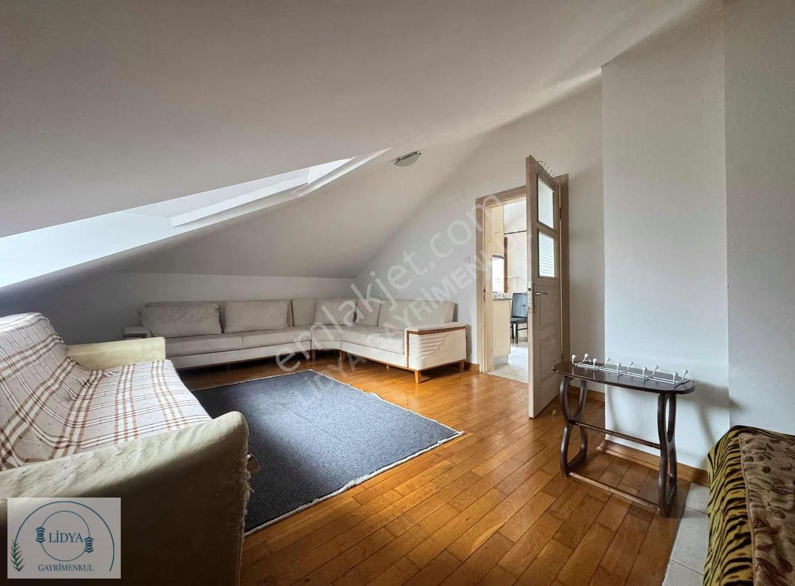 Fındıklı Mh. Aile Binasında Çok Geniş Teraslı Kısmi Eşyalı 1+1 - Görsel 24