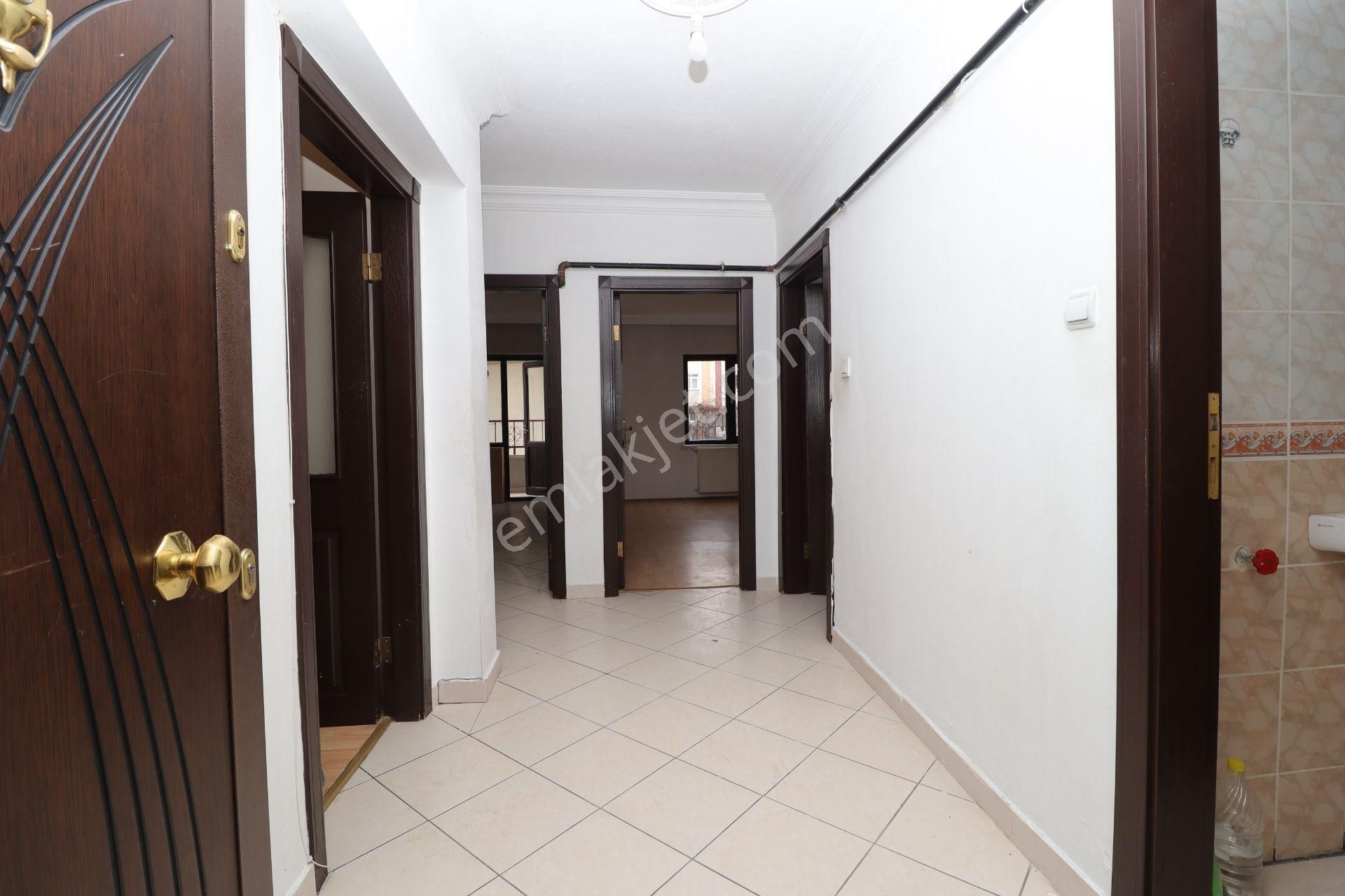 Akif'ten Topçu'da 3+1 Cadde Üzeri Pazar & Sağlık Ocağı Yakını Kiralık Daire - Görsel 11