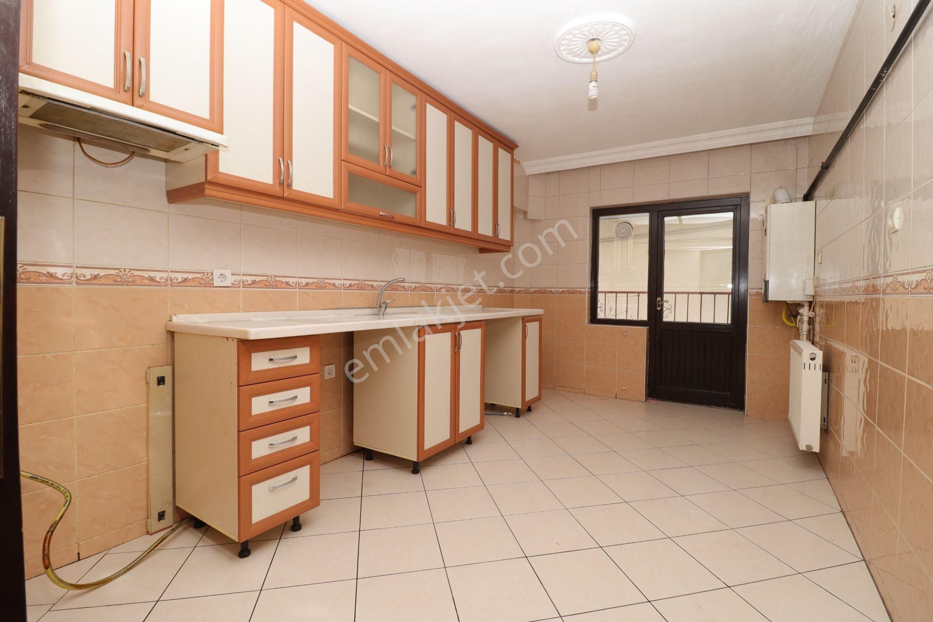 Akif'ten Topçu'da 3+1 Cadde Üzeri Pazar & Sağlık Ocağı Yakını Kiralık Daire - Görsel 2