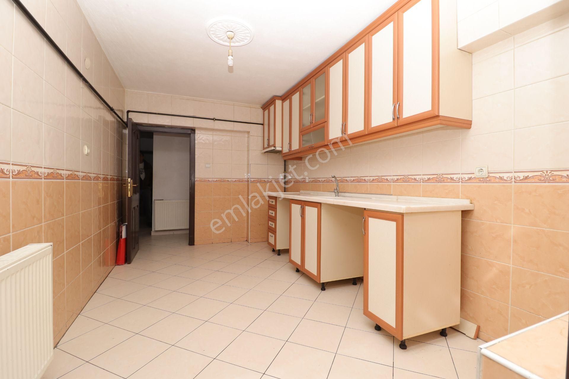 Akif'ten Topçu'da 3+1 Cadde Üzeri Pazar & Sağlık Ocağı Yakını Kiralık Daire - Görsel 4