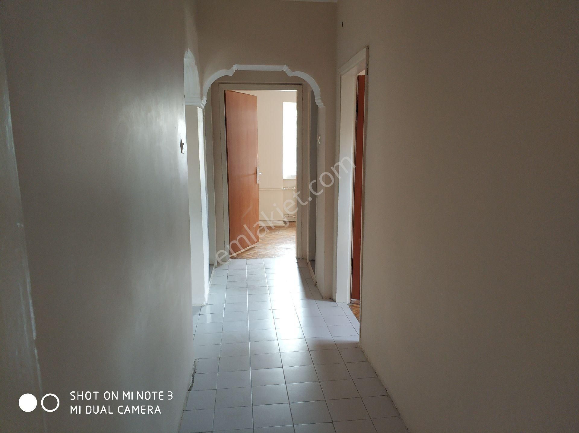 Sultandere Mahallesi'nde Kiralık 3+1 Ara Kat Okul Karşısında Çift Balkonlu Çift Wc'li - Görsel 8