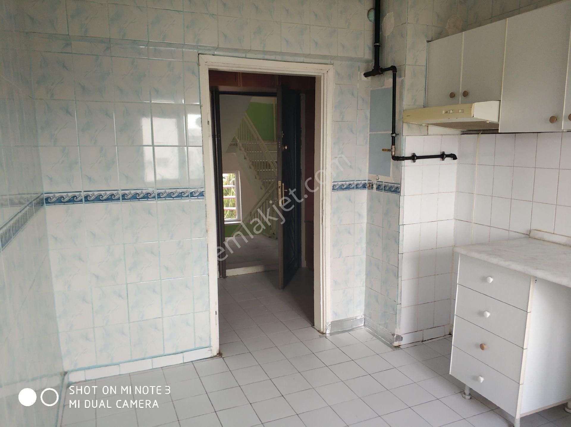 Sultandere Mahallesi'nde Kiralık 3+1 Ara Kat Okul Karşısında Çift Balkonlu Çift Wc'li - Görsel 4